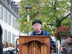 Click to see big picture (667x500 pixels; 114 KB)